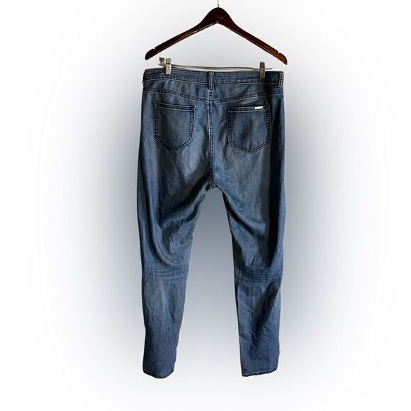 2.1 Denim Jeans- Straight leg - Picture 2 of 3